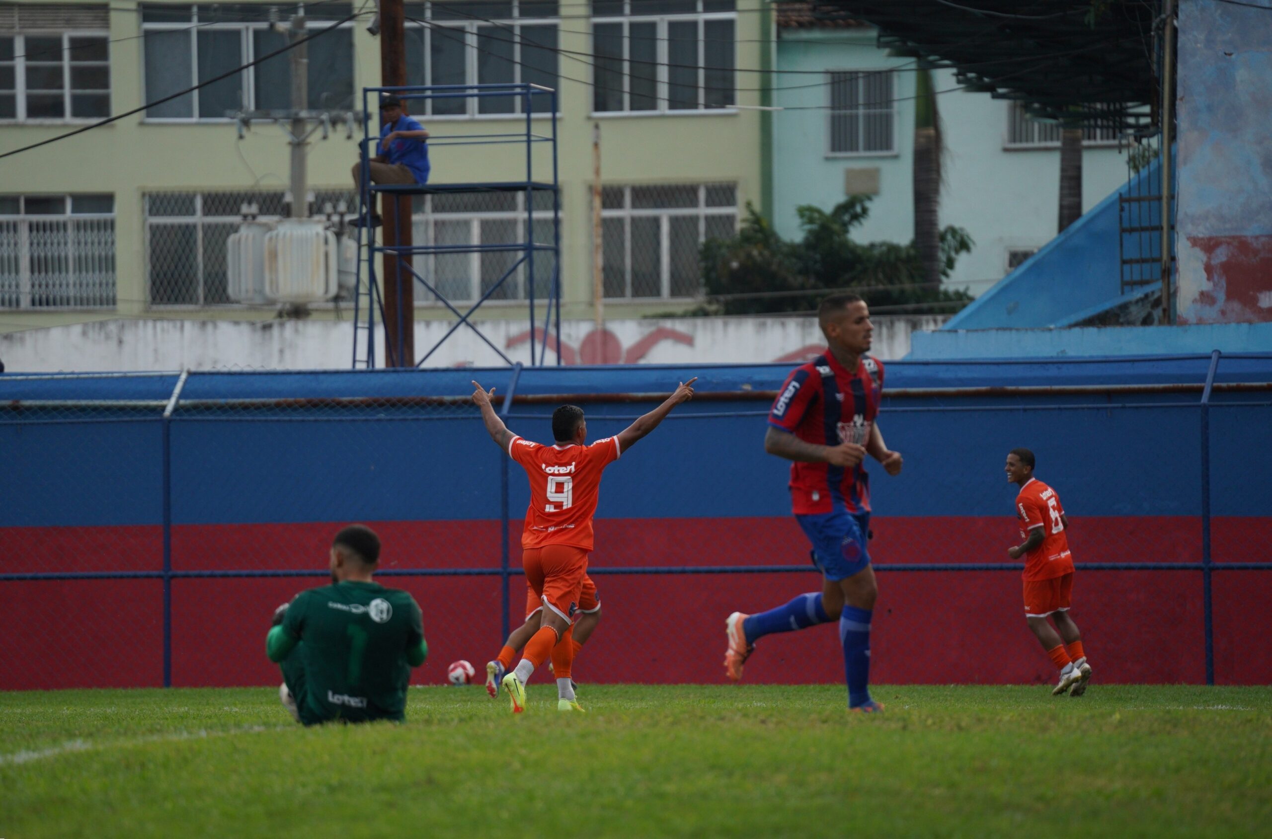 Jogadores do Audax Rio comemoram gol contra o Bonsucesso