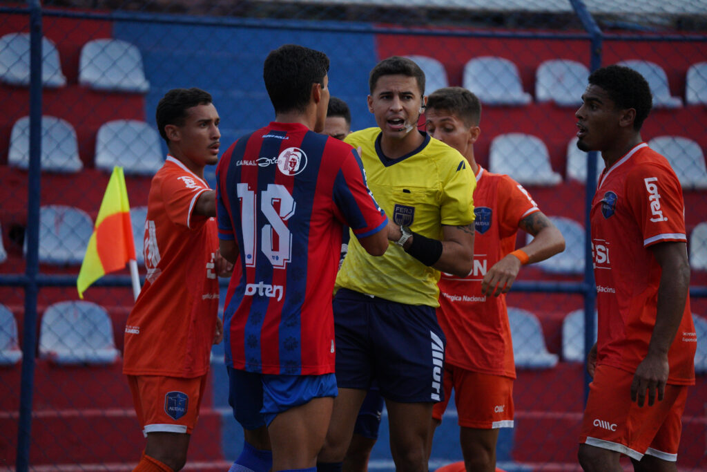 Confusão na partida entre Bonsucesso e Audax Rio