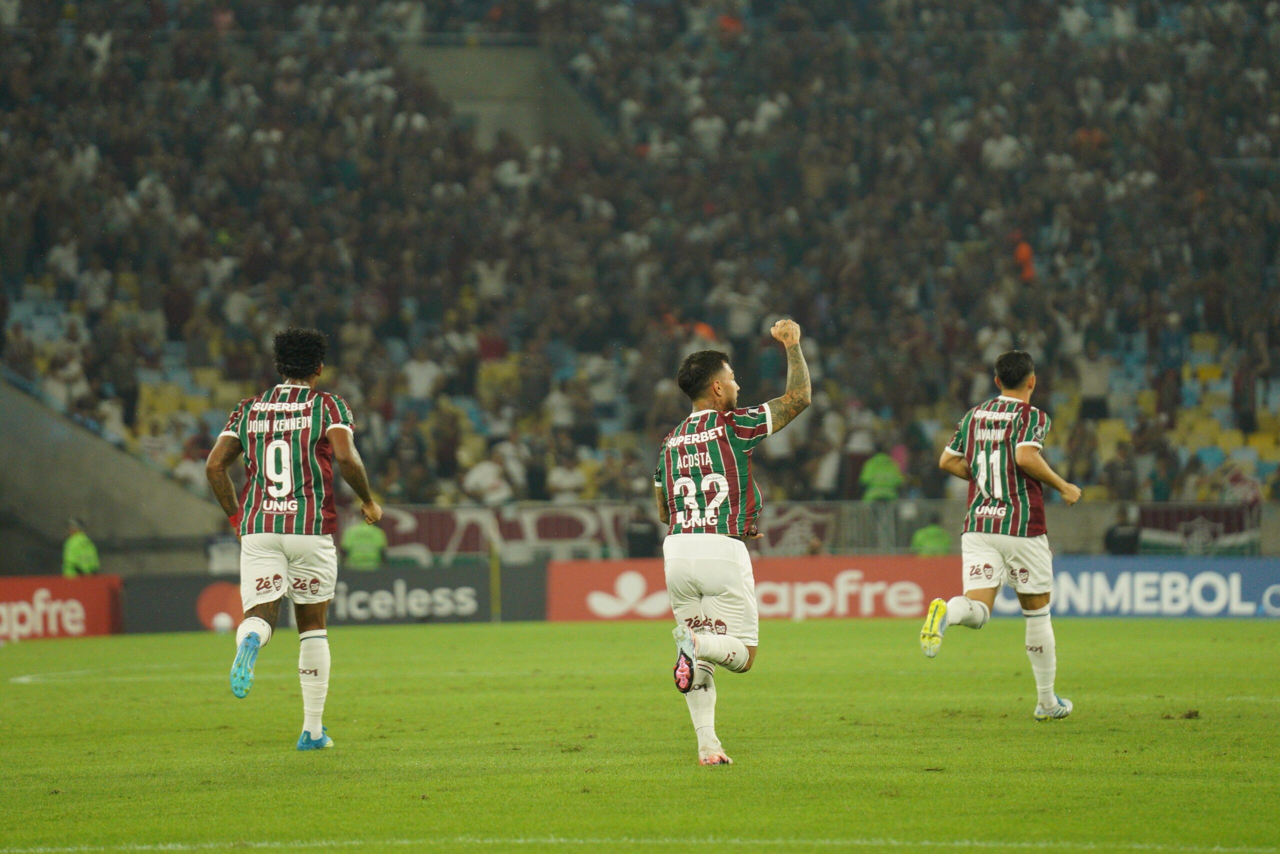 Lucho Acosta comemora gol na Libertadores