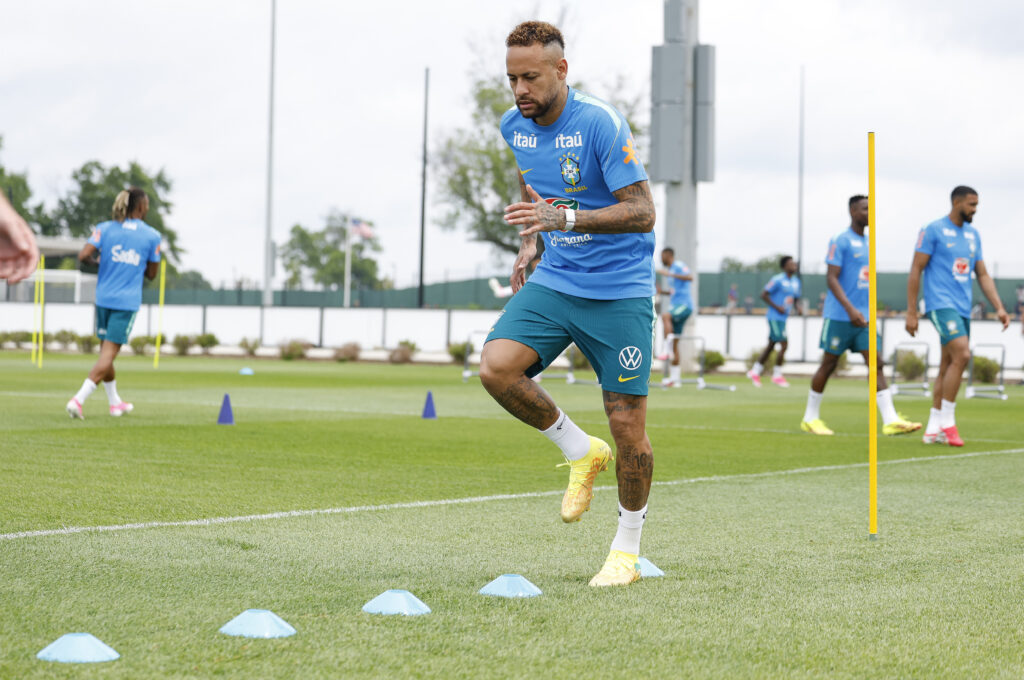 Neymar treinando com a Seleção Brasileira em New Jersey EUA