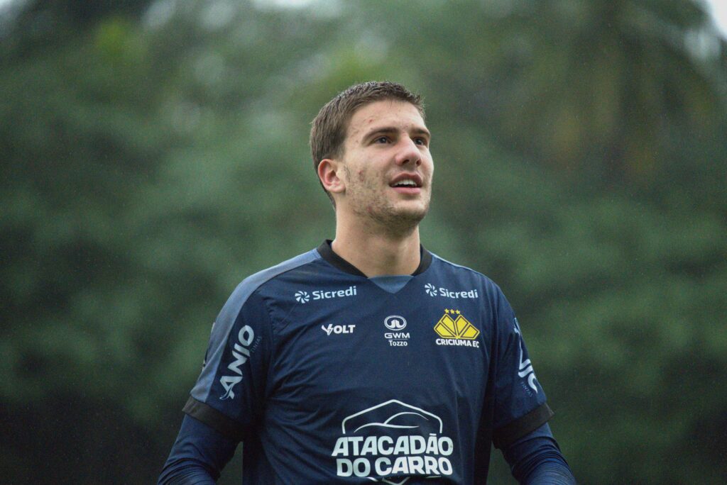 Goleiro do Criciúma Lucas Soratto