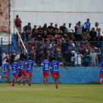 Jogadores do Belford Roxo comemoram Gol