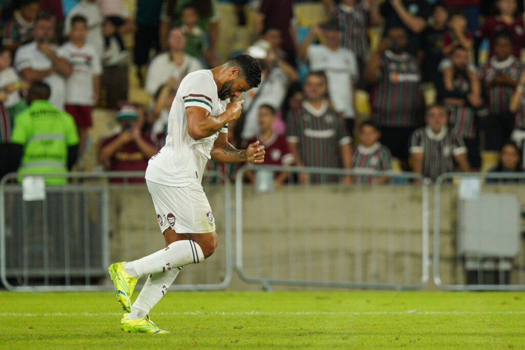 Hulk comemora gol contra o Bahia