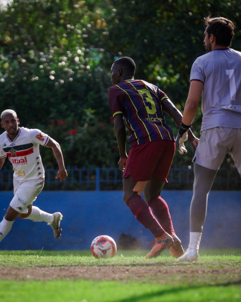 Leozão Zagueiro do Madureira